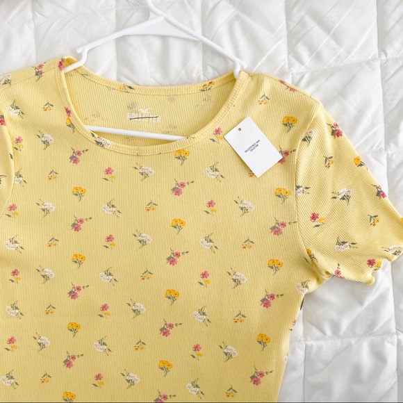 NWT Hollister & Co Baby Tee yellow floral … - Picture 7 of 10